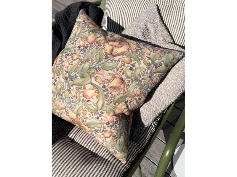 Bild på Kuddfodral Theo Mönstrad/Linne.