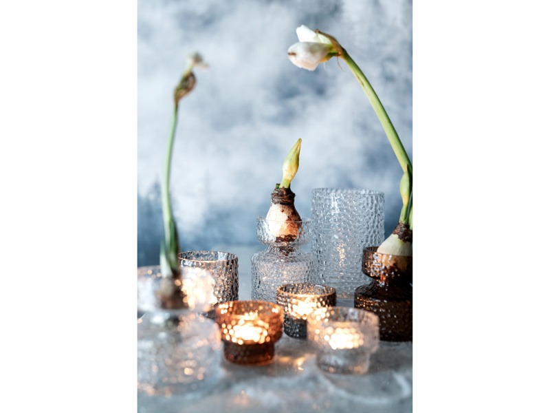 Bild på Lökvas Dotti 10x12 i färgen klar tillverkad av Glas från Wikholm Form. Inspirerande bild på Lökvas Dotti 10x12 i färgen klar tillverkad av Glas från Wikholm Form.