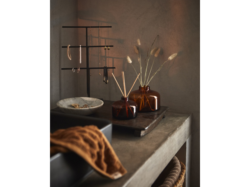 Inspirations bild på Träfat 37x24x6 i färgen brun tillverkad av Trä från Affari of sweden. Produktbild på Träfat 37x24x6 i färgen brun tillverkad av Trä från Affari of sweden.