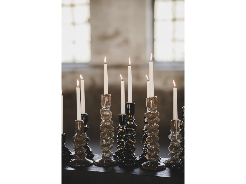 Inspirerande bild på Ljusstake Carmella Brun 12x34 i färgen brun tillverkad av Glas från Jakobsdals.