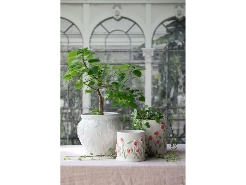 Inspirerande bild på Kruka Poppy Vit 18x18 i färgen vit tillverkad av Dolomit från Wikholm form.