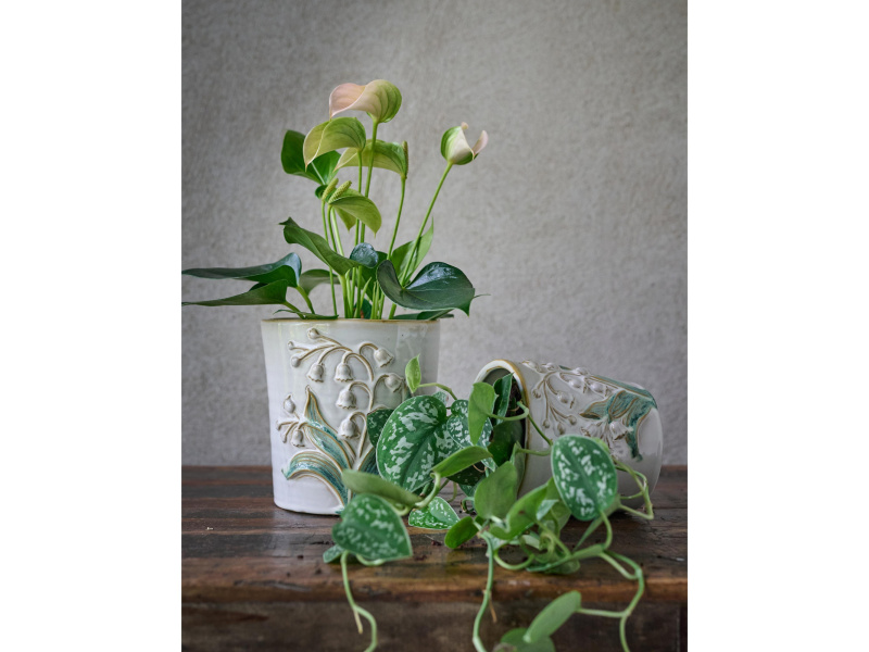 Inspirations bild på Kruka Olivia Vit/Grön 14x14 i färgen vit/grön tillverkad av Stengods från Wikholm form. Produktbild på Kruka Olivia Vit/Grön 14x14 i färgen vit/grön tillverkad av Stengods från Wikholm form.