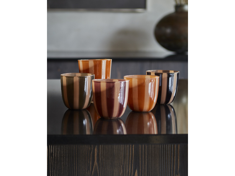 Produktbild på Värmeljushållare Circus Olivgrön/beige 8x8 i färgen olivgrön, beige tillverkad av Glas från Affari of Sweden. Produktbild på Värmeljushållare Circus Olivgrön/beige 8x8 i färgen olivgrön, beige tillverkad av Glas från Affari of Sweden.