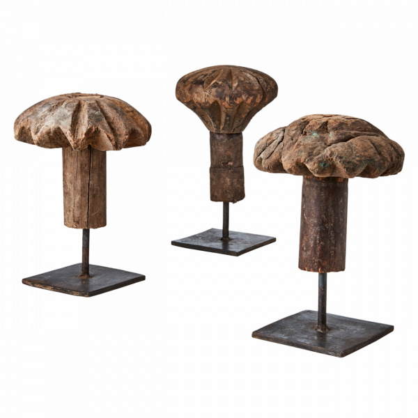 Dekoration Treasure  frilagd mot vit bakgrund.