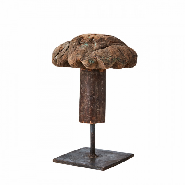 Dekoration Treasure  frilagd mot vit bakgrund.