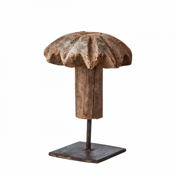 Dekoration Treasure  frilagd mot vit bakgrund.