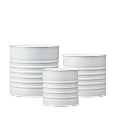 Inspirerande bild på Kruka Ariel Vit Matt Set om 3 i färgen vit tillverkad av Metall från Wikholm form. Bild på Kruka Ariel Vit Matt Set om 3 i färgen vit tillverkad av Metall från Wikholm form.