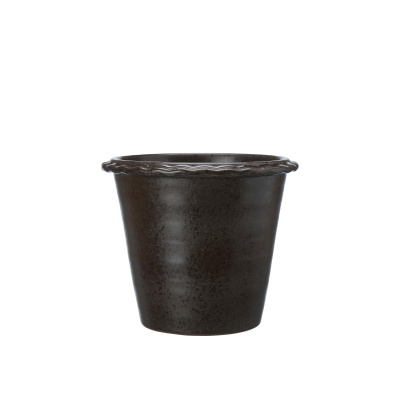 Produktbild på Kruka Angela Mörkbrun 20x17 i färgen mörkbrun tillverkad av Terrakotta från Wikholm Form. Inrednings bild på Kruka Angela Mörkbrun 20x17 i färgen mörkbrun tillverkad av Terrakotta från Wikholm Form.