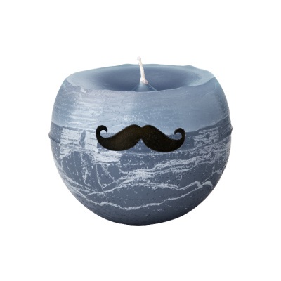 Produktbild på Klotljus Cote Nord Ø8x6 Nordic sky i färgen nordic sky tillverkad av Paraffin från Affari of Sweden. Inrednings bild på Klotljus Cote Nord Ø8x6 Nordic sky i färgen nordic sky tillverkad av Paraffin från Affari of Sweden.