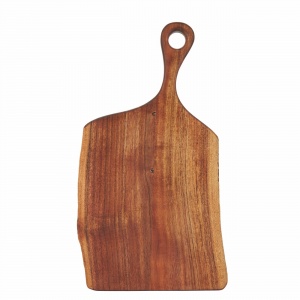 Skärbräda frilagd mot vit bakgrund. 