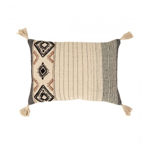 Kudde Jaco frilagd mot vit bakgrund. 