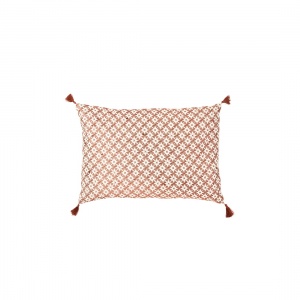 Kudde Julie frilagd mot vit bakgrund. 