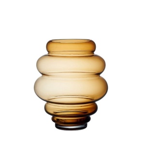 Vas Circle Large Bärnsten frilagd mot vit bakgrund. Vas Circle Large Bärnsten frilagd mot vit bakgrund.