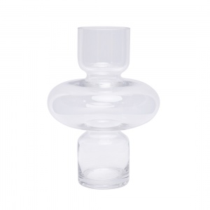 Vas Maria S frilagd mot vit bakgrund. 