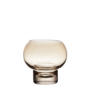 Ljuslykta Base Honungsgul frilagd mot vit bakgrund. Ljuslykta Base Honungsgul frilagd mot vit bakgrund.