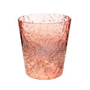 Ljuslykta Lillian frilagd mot vit bakgrund. 